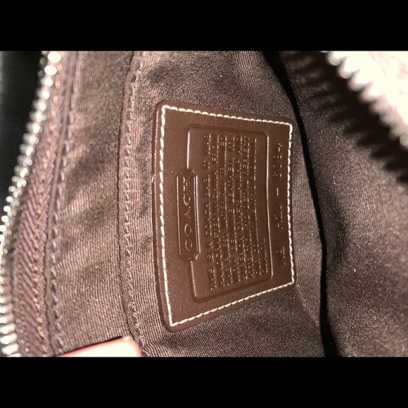 A coach purse barley used and don’t need anymore